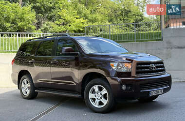 Внедорожник / Кроссовер Toyota Sequoia 2015 в 