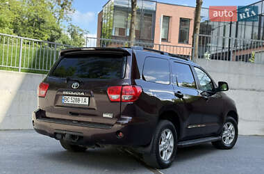 Внедорожник / Кроссовер Toyota Sequoia 2015 в 