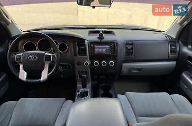 Внедорожник / Кроссовер Toyota Sequoia 2015 в 