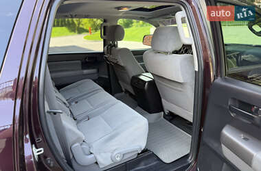 Внедорожник / Кроссовер Toyota Sequoia 2015 в 