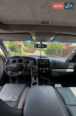 Внедорожник / Кроссовер Toyota Sequoia 2010 в 