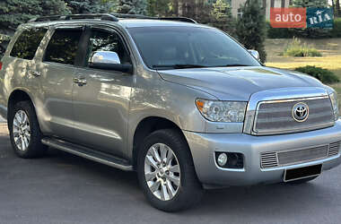 Внедорожник / Кроссовер Toyota Sequoia 2008 в 