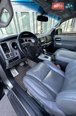 Внедорожник / Кроссовер Toyota Sequoia 2008 в 