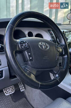 Внедорожник / Кроссовер Toyota Sequoia 2008 в 