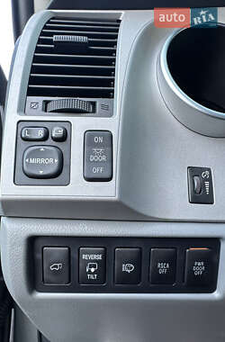 Внедорожник / Кроссовер Toyota Sequoia 2008 в 