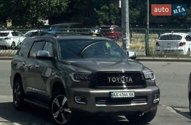 Внедорожник / Кроссовер Toyota Sequoia 2015 в Киеве