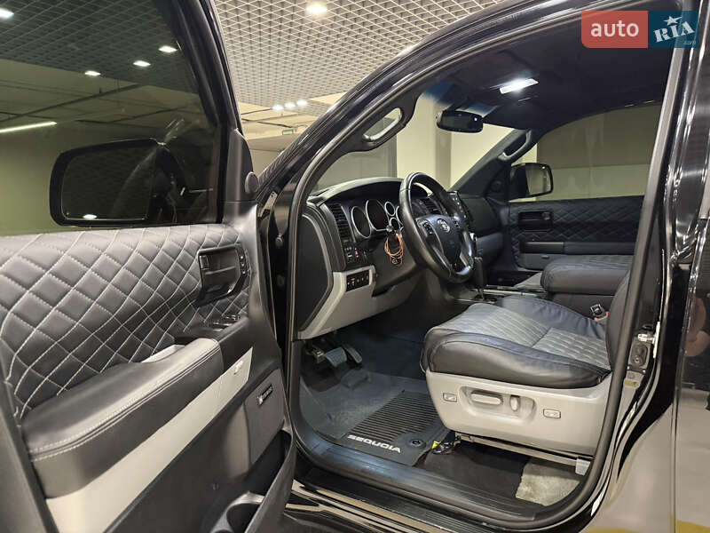 Внедорожник / Кроссовер Toyota Sequoia 2008 в Киеве