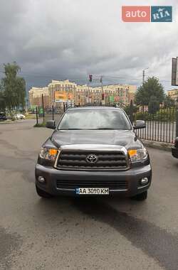 Внедорожник / Кроссовер Toyota Sequoia 2017 в Киеве