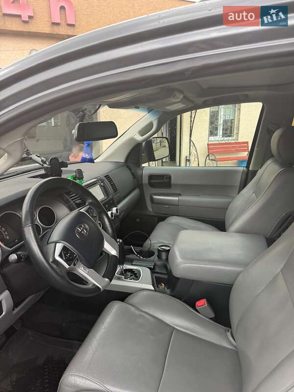 Внедорожник / Кроссовер Toyota Sequoia 2017 в Киеве фото 10 Внедорожник / Кроссовер Toyota Sequoia 2017 в Киеве