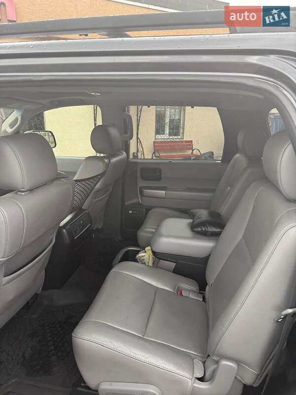 Внедорожник / Кроссовер Toyota Sequoia 2017 в Киеве фото 12 Внедорожник / Кроссовер Toyota Sequoia 2017 в Киеве