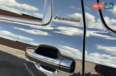 Внедорожник / Кроссовер Toyota Sequoia 2012 в 