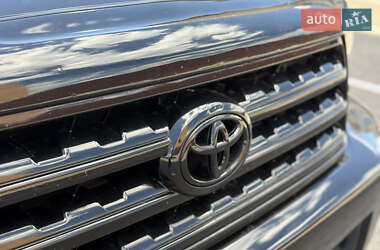 Внедорожник / Кроссовер Toyota Sequoia 2012 в 