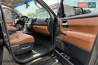 Внедорожник / Кроссовер Toyota Sequoia 2012 в 