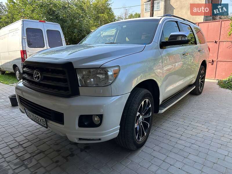 Toyota Sequoia 2010