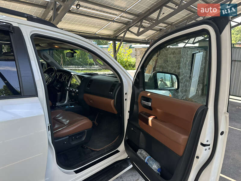 Внедорожник / Кроссовер Toyota Sequoia 2016 в Хмельницком фото 6 Внедорожник / Кроссовер Toyota Sequoia 2016 в Хмельницком