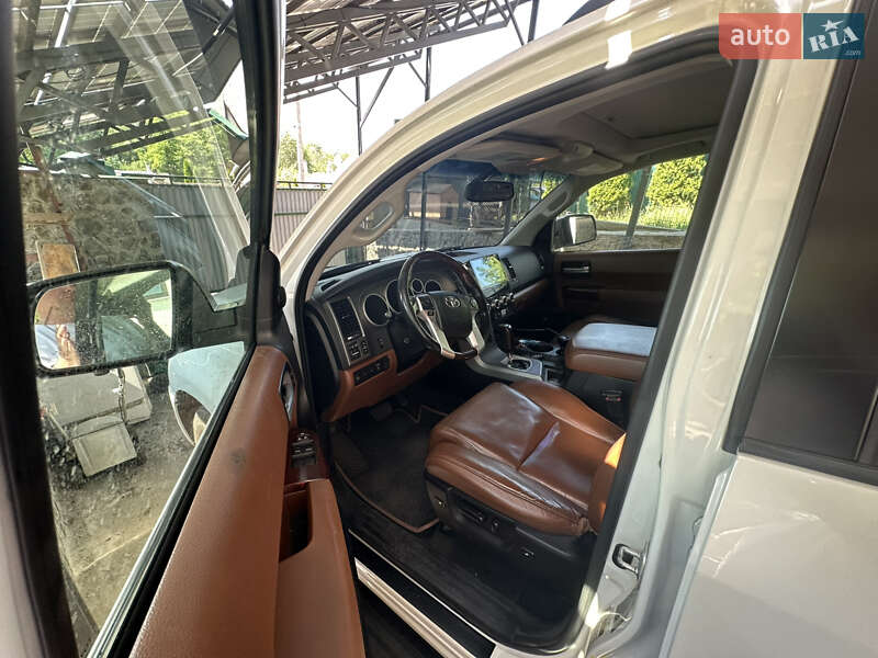 Внедорожник / Кроссовер Toyota Sequoia 2016 в Хмельницком фото 9 Внедорожник / Кроссовер Toyota Sequoia 2016 в Хмельницком