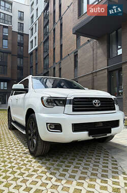 Позашляховик / Кросовер Toyota Sequoia 2018 в Чернівцях