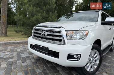 Внедорожник / Кроссовер Toyota Sequoia 2013 в Киеве