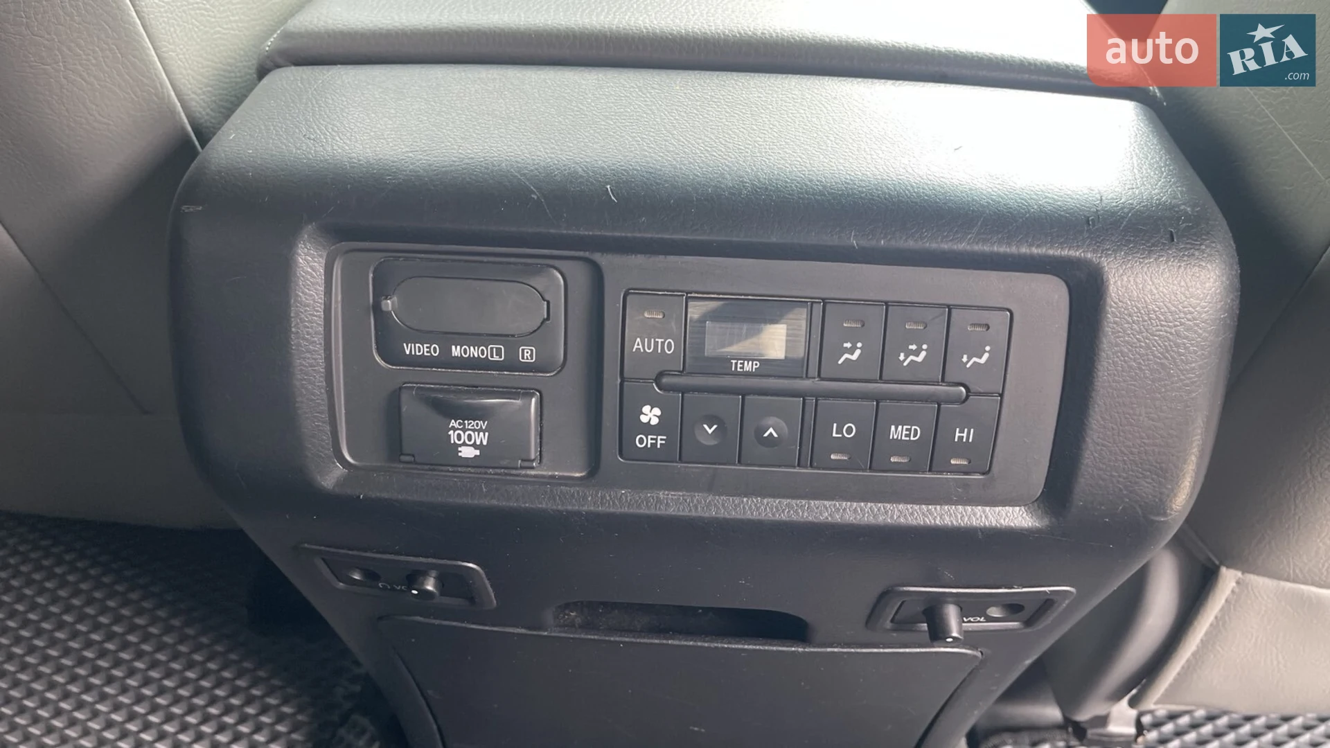 2011 Toyota Sequoia - мініатюра 16