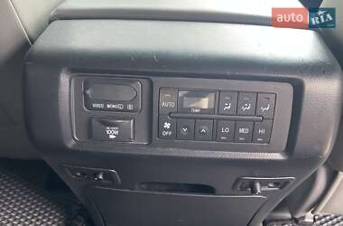 Внедорожник / Кроссовер Toyota Sequoia 2011 в 