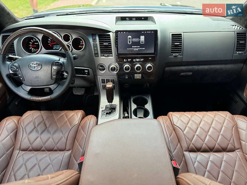 Позашляховик / Кросовер Toyota Sequoia 2010 в Києві