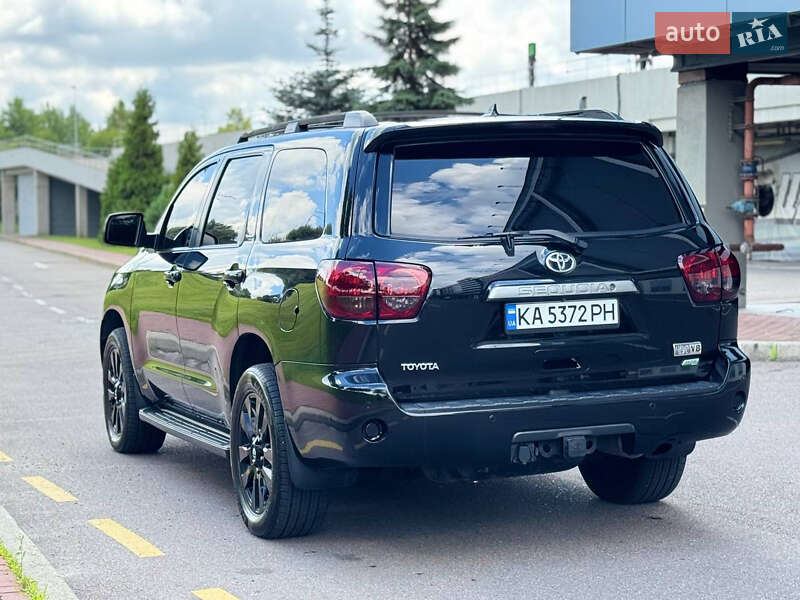 Позашляховик / Кросовер Toyota Sequoia 2010 в Києві
