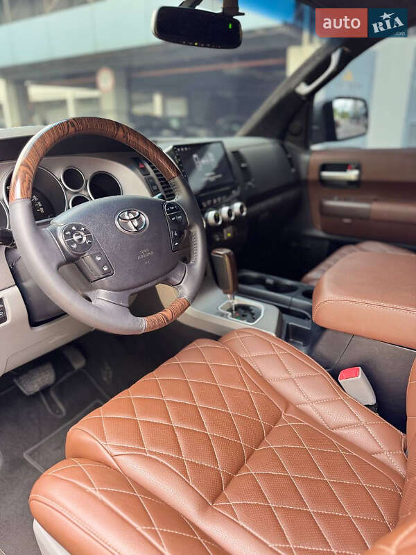 Позашляховик / Кросовер Toyota Sequoia 2010 в Києві