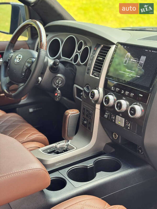 Позашляховик / Кросовер Toyota Sequoia 2010 в Києві