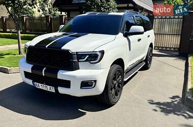 Внедорожник / Кроссовер Toyota Sequoia 2016 в Киеве