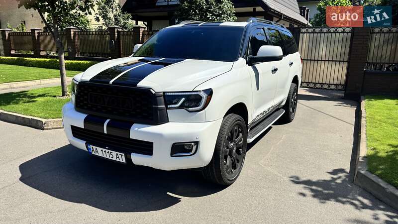 Toyota Sequoia 2016
