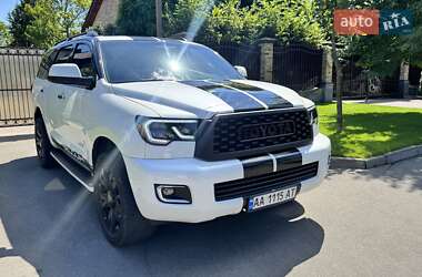 Внедорожник / Кроссовер Toyota Sequoia 2016 в 