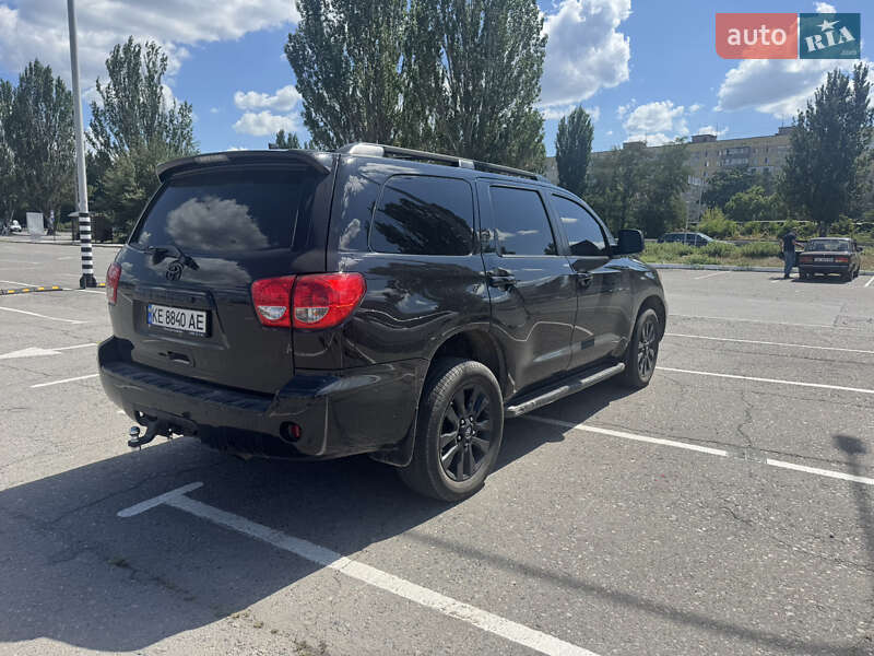 Позашляховик / Кросовер Toyota Sequoia 2017 в Дніпрі