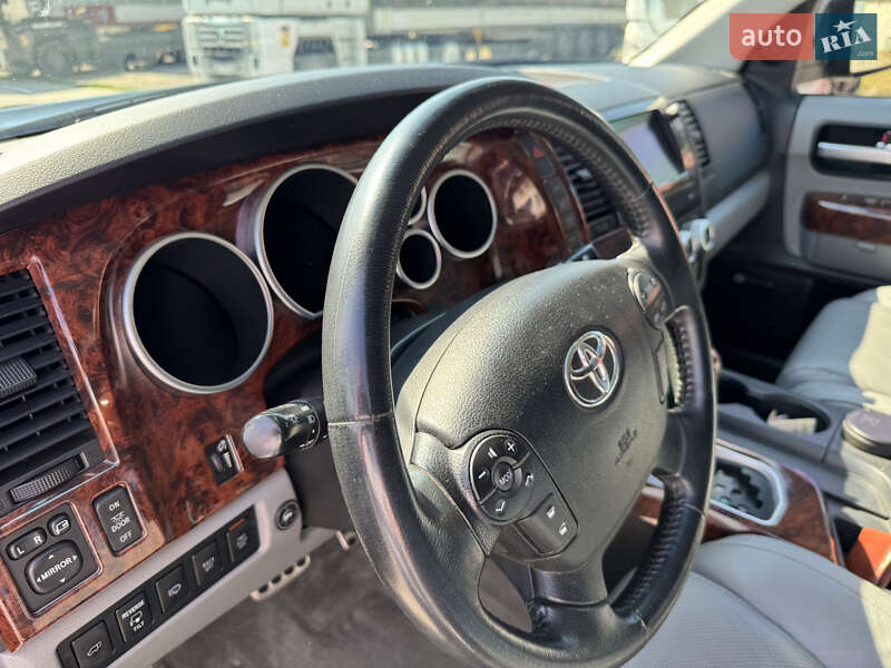 Внедорожник / Кроссовер Toyota Sequoia 2008 в Черкассах