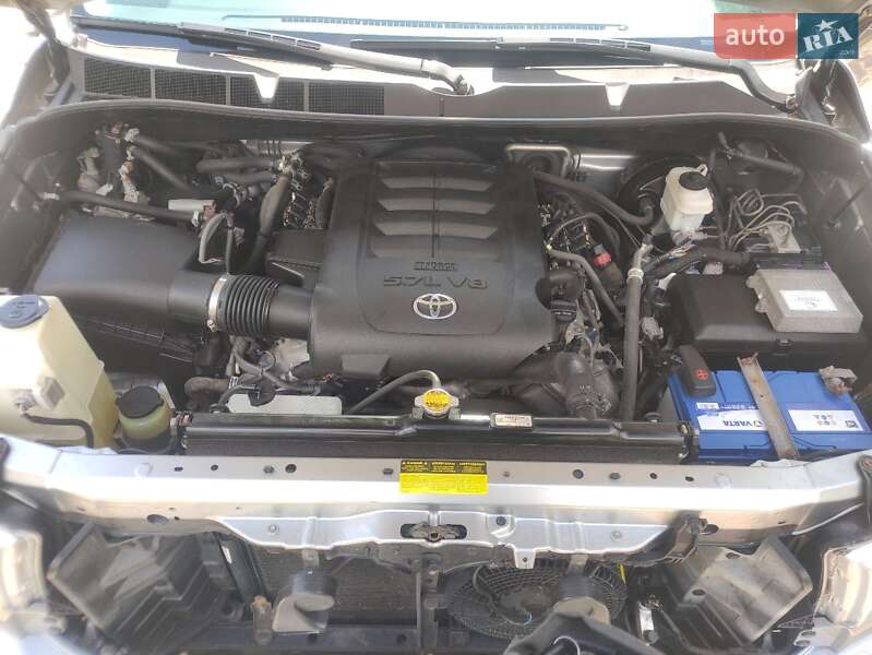 Внедорожник / Кроссовер Toyota Sequoia 2015 в Звягеле фото 6 Внедорожник / Кроссовер Toyota Sequoia 2015 в Звягеле