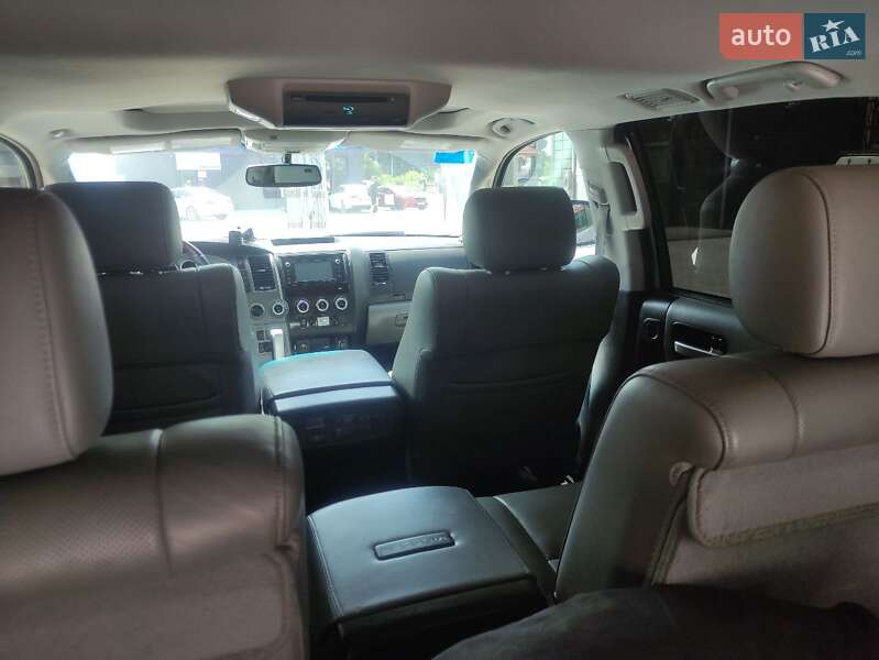 Внедорожник / Кроссовер Toyota Sequoia 2015 в Звягеле фото 11 Внедорожник / Кроссовер Toyota Sequoia 2015 в Звягеле