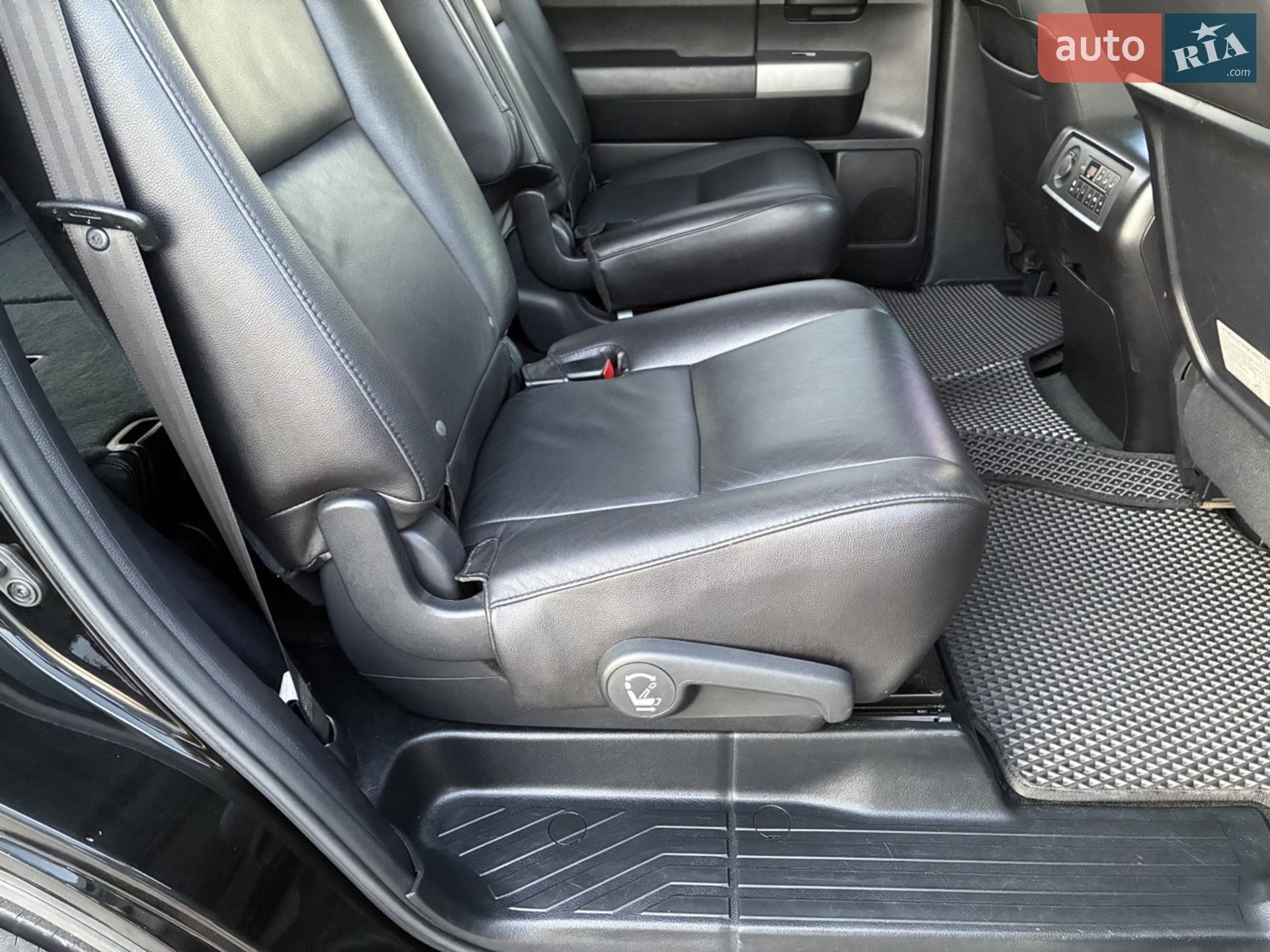 2014 Toyota Sequoia - мініатюра 25