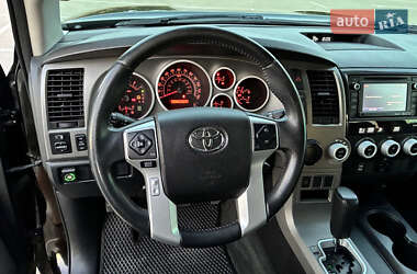 Внедорожник / Кроссовер Toyota Sequoia 2014 в Киеве