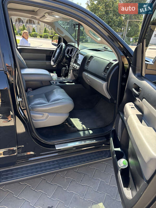 Внедорожник / Кроссовер Toyota Sequoia 2012 в Измаиле