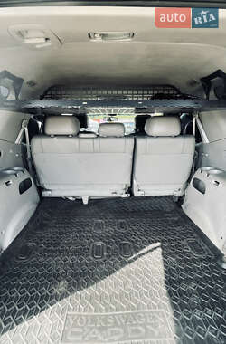 Внедорожник / Кроссовер Toyota Sequoia 2003 в 