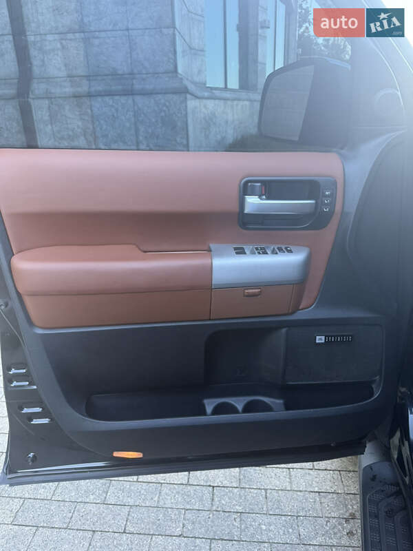 Внедорожник / Кроссовер Toyota Sequoia 2008 в Киеве