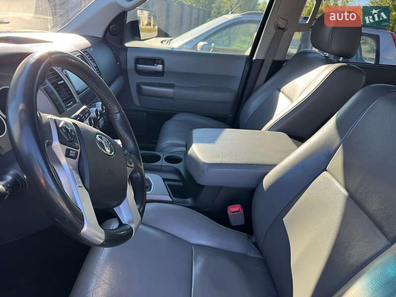 Позашляховик / Кросовер Toyota Sequoia 2013 в Києві