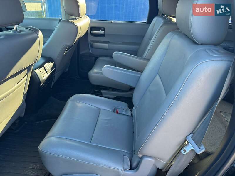 Позашляховик / Кросовер Toyota Sequoia 2013 в Києві