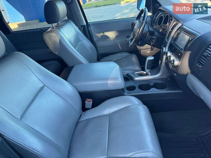 Позашляховик / Кросовер Toyota Sequoia 2013 в Києві