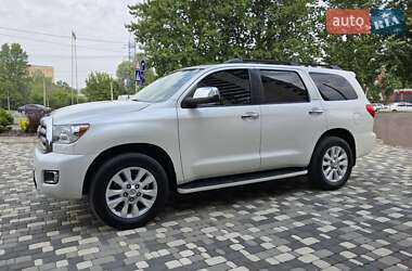 Внедорожник / Кроссовер Toyota Sequoia 2011 в 