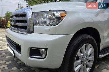 Внедорожник / Кроссовер Toyota Sequoia 2011 в 
