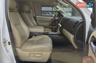 Внедорожник / Кроссовер Toyota Sequoia 2011 в 
