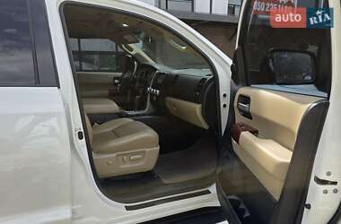 Внедорожник / Кроссовер Toyota Sequoia 2011 в 