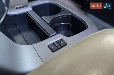 Внедорожник / Кроссовер Toyota Sequoia 2011 в 