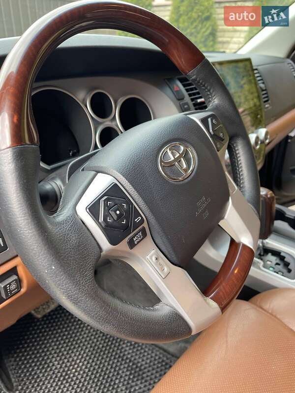 Внедорожник / Кроссовер Toyota Sequoia 2015 в Черновцах фото 17 Внедорожник / Кроссовер Toyota Sequoia 2015 в Черновцах