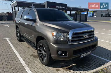 Внедорожник / Кроссовер Toyota Sequoia 2013 в 